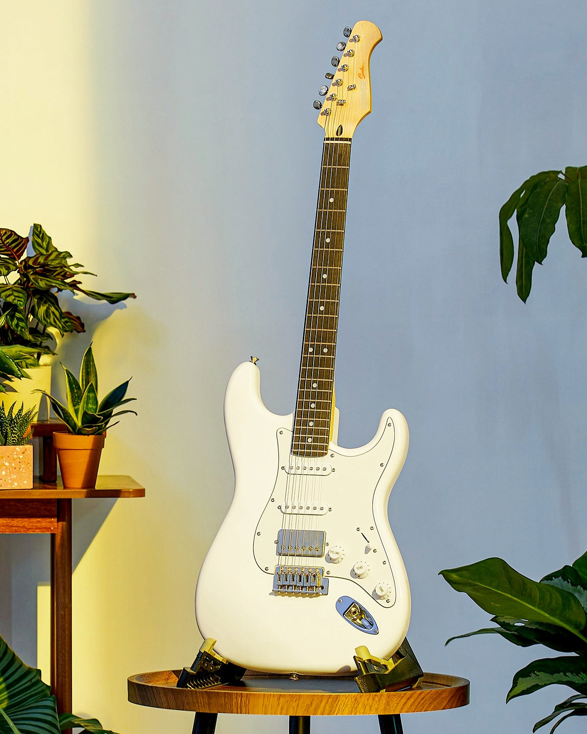 Donner DST-152 39-inch ST Electric Guitar Kit HSS Pickup with Amplifier-White##