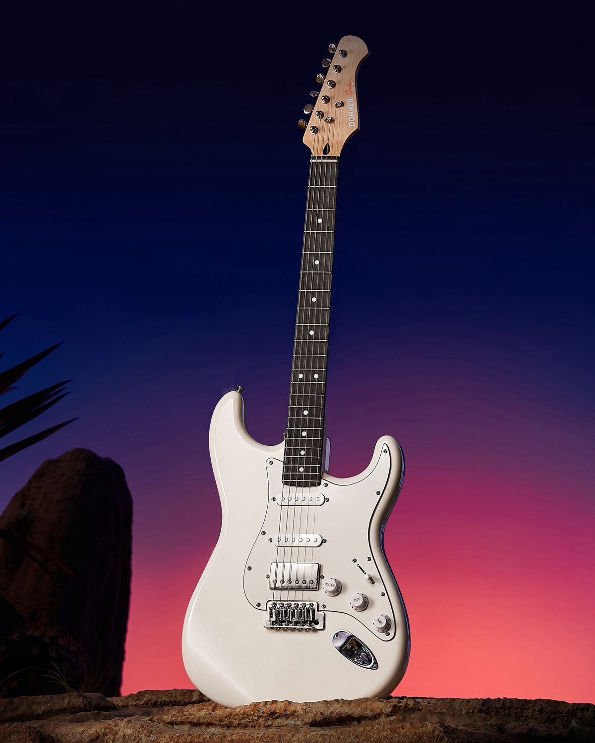 Donner DST-152 39-inch ST Electric Guitar Kit HSS Pickup with Amplifier-White##