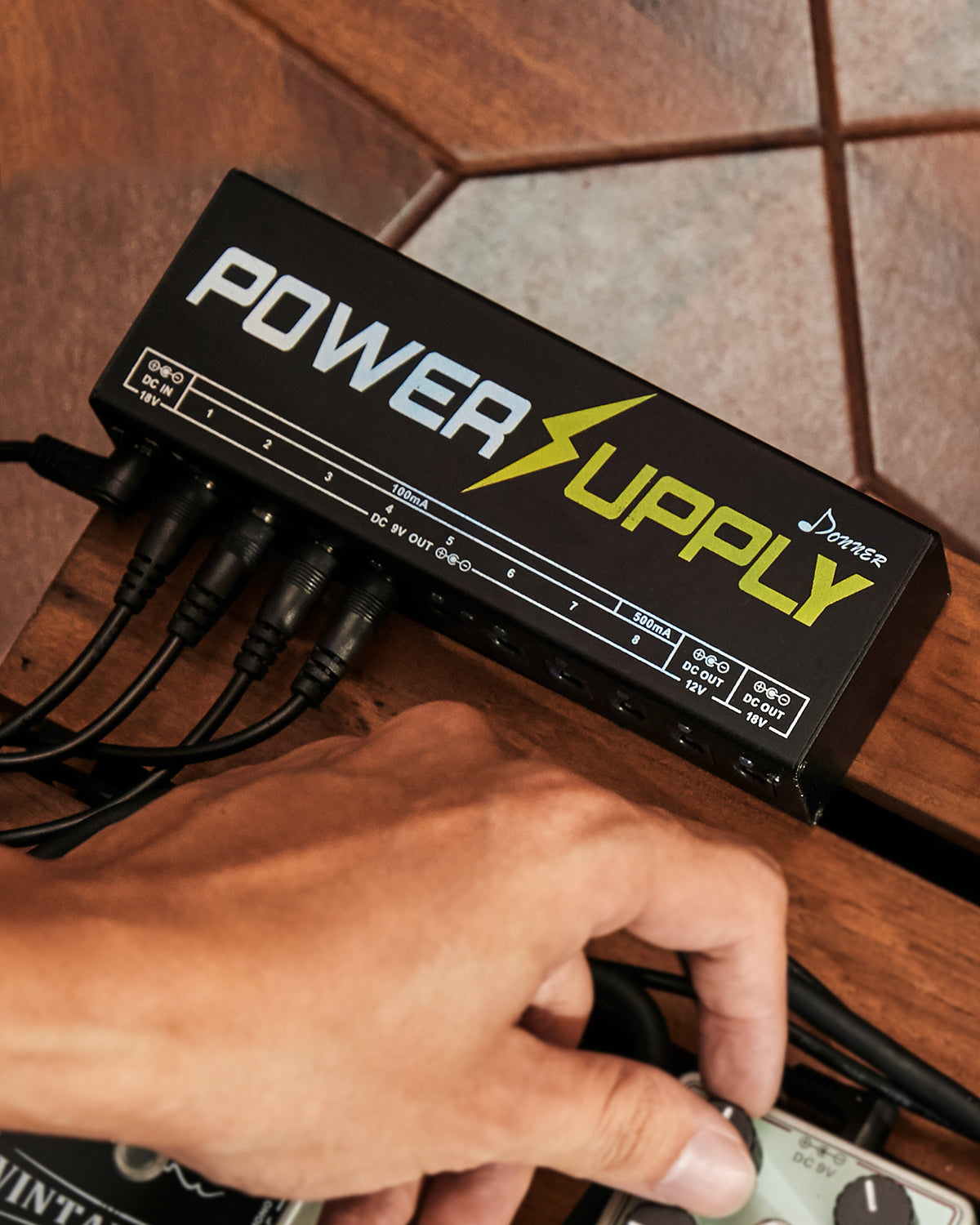 DP-1 10 Isolated DC Output Guitar Pedal Power Supply Donner