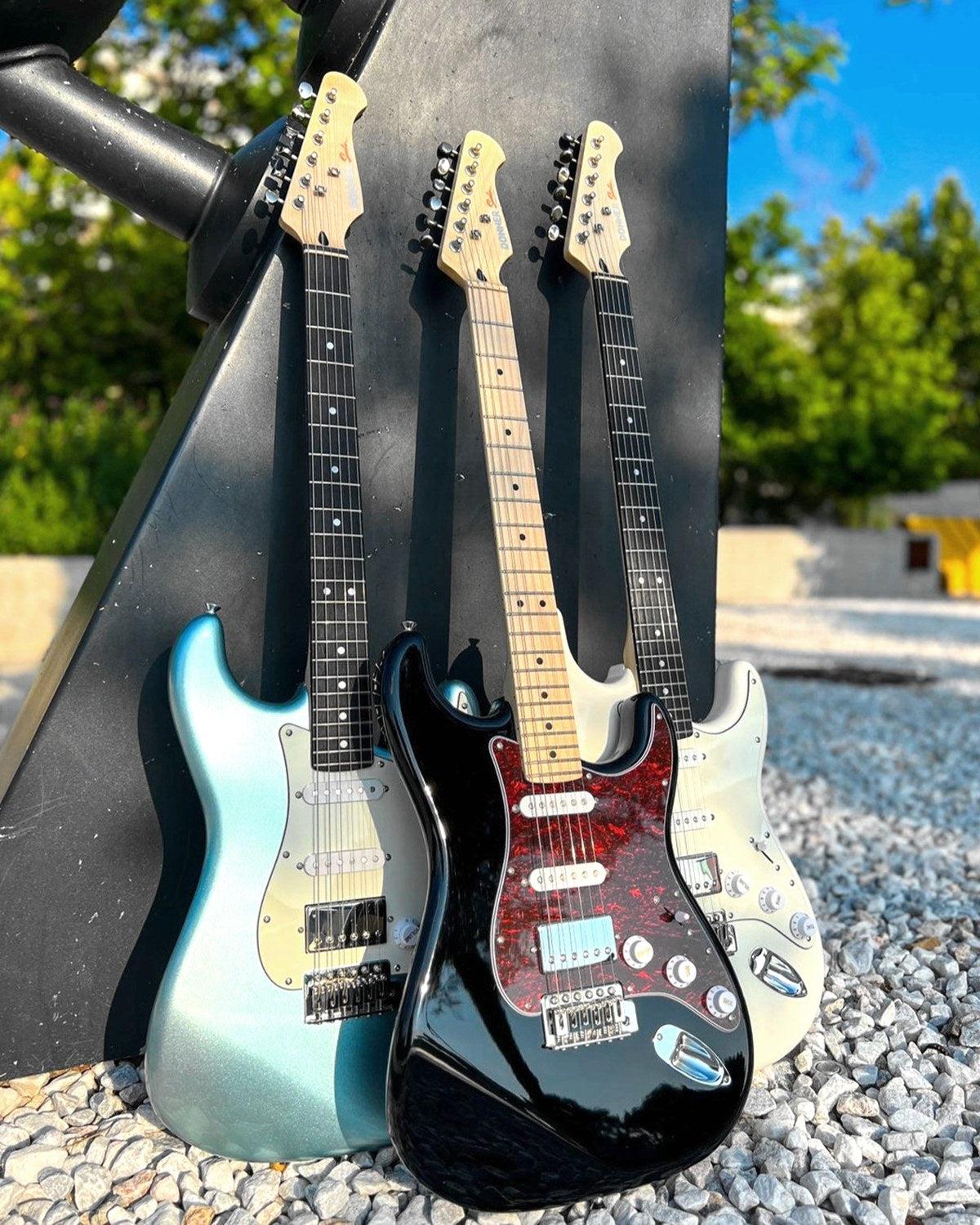 Kit Chitarra Elettrica Donner DST-152B HSS - 39 Pollici, Nero, Con Amplificatore E Accessori - Foto 2